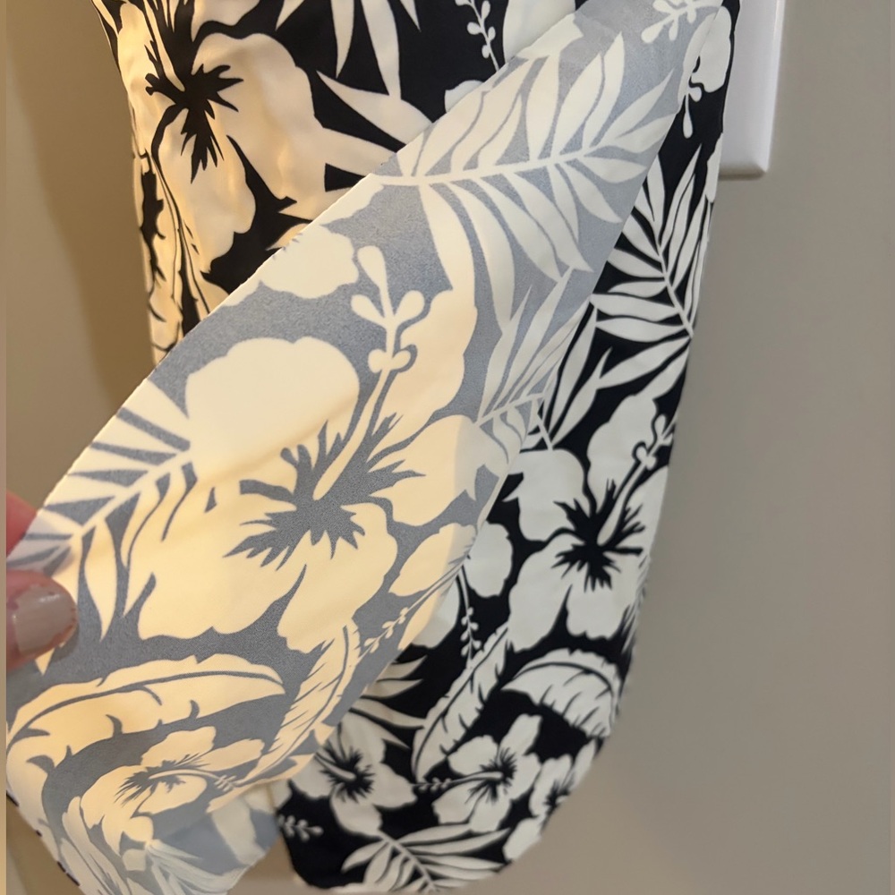 Lands' End Black and White Floral One Piece Swimsuit - Picture 5 of 6